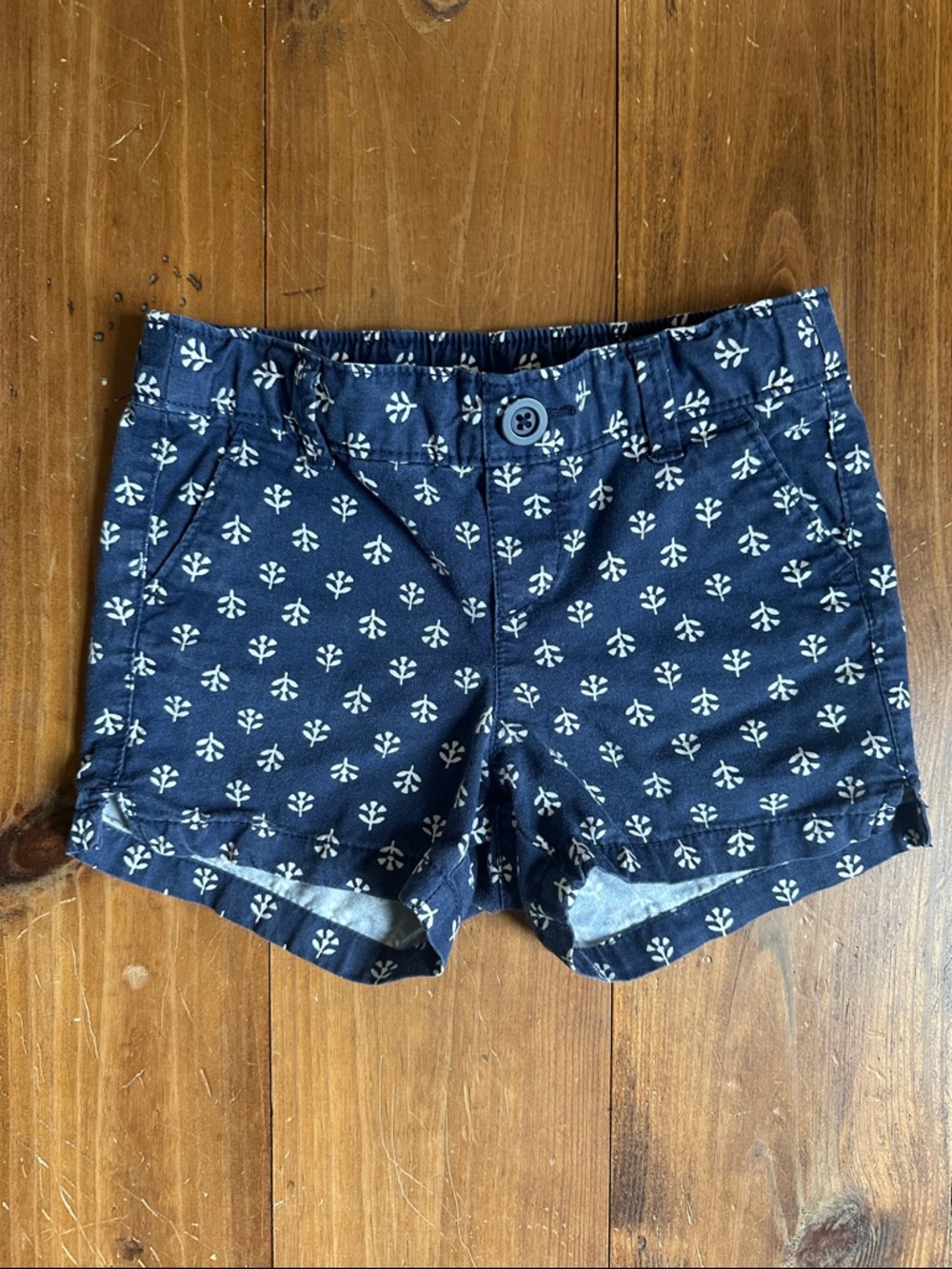 🎈3 for $10🎈Old Navy Navy Blue White Floral Printed Cotton Shorts, 4T
